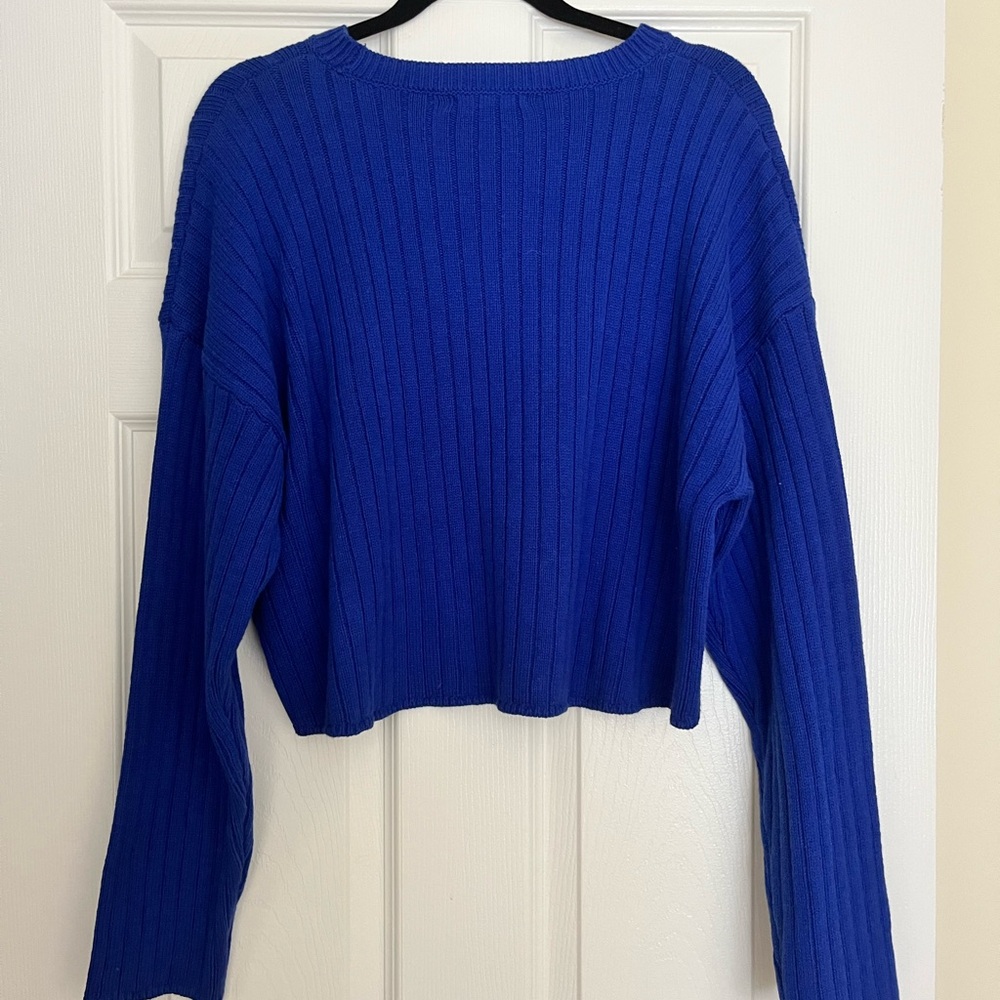 Cropped Sweater - Picture 2 of 2